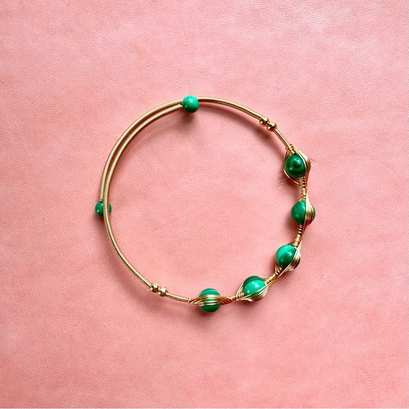Elegant Gold and Green Beaded Bracelet - Picture 1 of 3